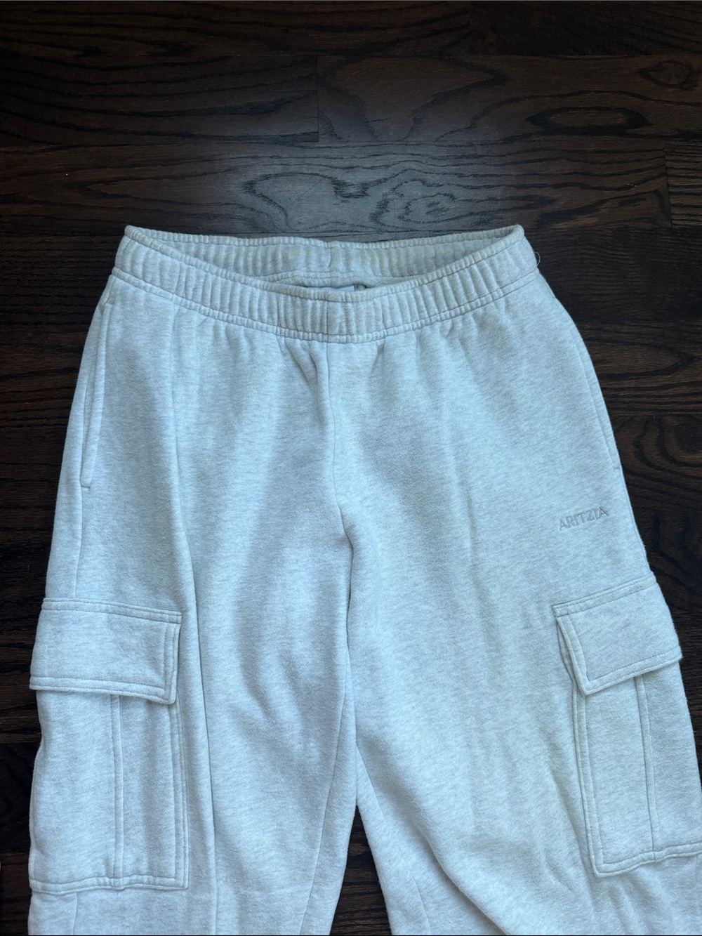 Aritzia Sweatpants in Light Gray - Picture 4 of 6